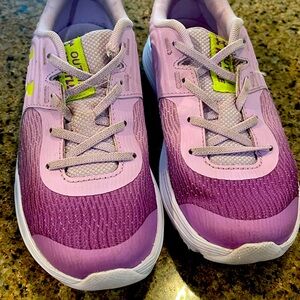 Girls UA sneakers